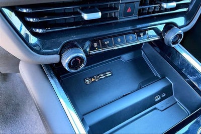 2025 Chevrolet Suburban LT