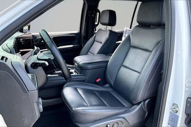 2025 Chevrolet Suburban LT