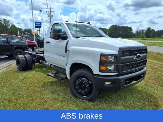 2025 Chevrolet Silverado 4500 HD Work Truck