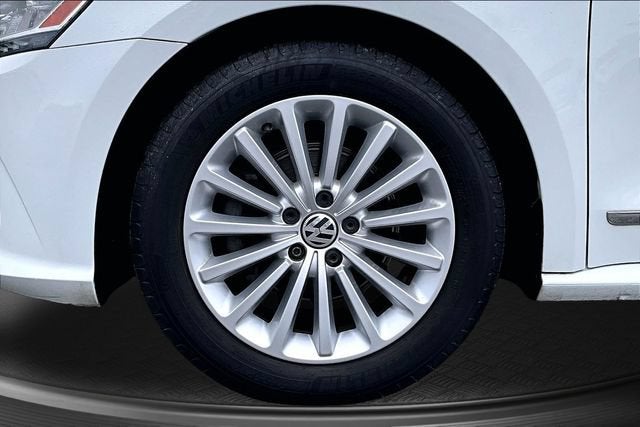 2016 Volkswagen Passat 1.8T SE