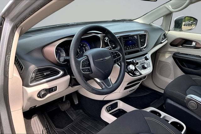 2020 Chrysler Voyager L