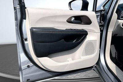 2020 Chrysler Voyager L