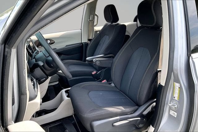 2020 Chrysler Voyager L