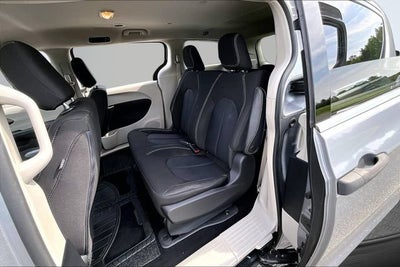 2020 Chrysler Voyager L
