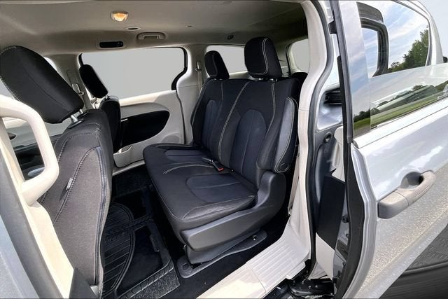2020 Chrysler Voyager L