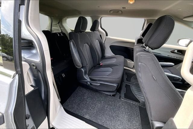 2020 Chrysler Voyager L