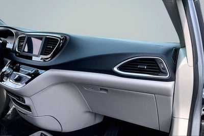 2020 Chrysler Voyager L