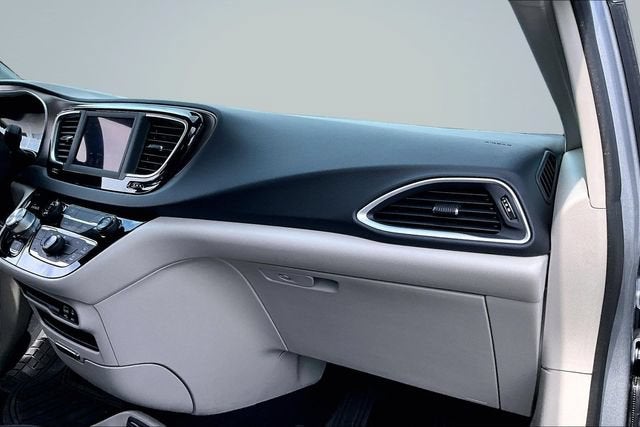 2020 Chrysler Voyager L