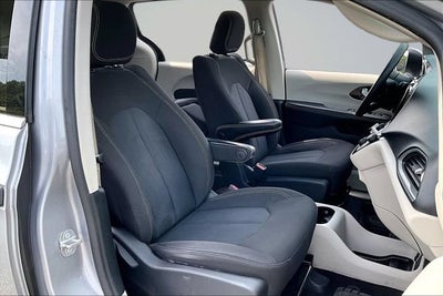 2020 Chrysler Voyager L