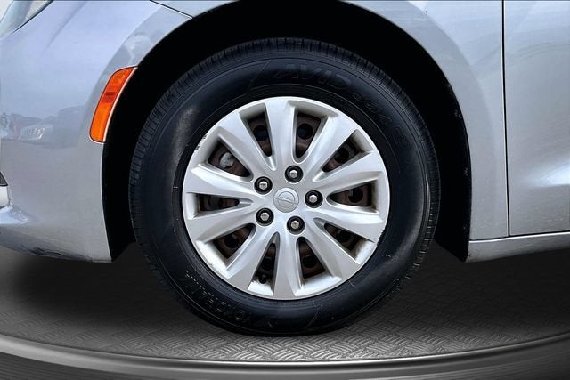 2020 Chrysler Voyager L