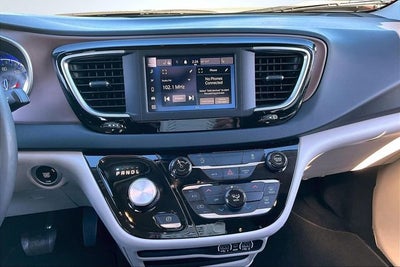 2024 Chrysler Voyager LX