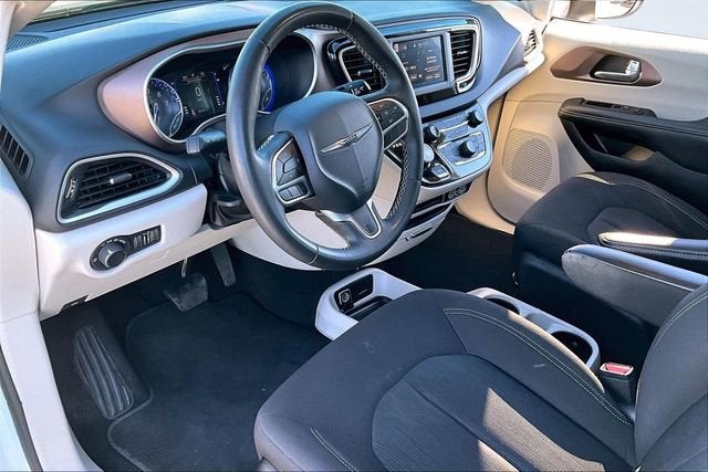 2024 Chrysler Voyager LX