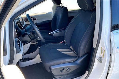 2024 Chrysler Voyager LX