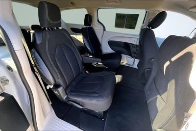 2024 Chrysler Voyager LX