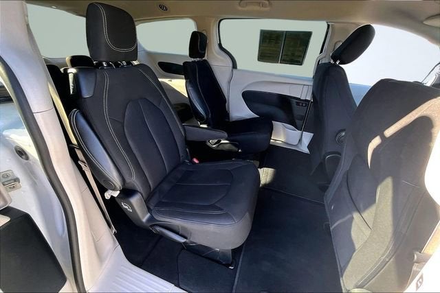 2024 Chrysler Voyager LX