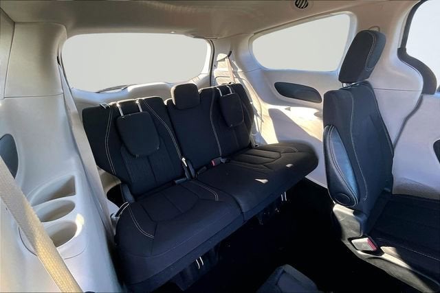 2024 Chrysler Voyager LX