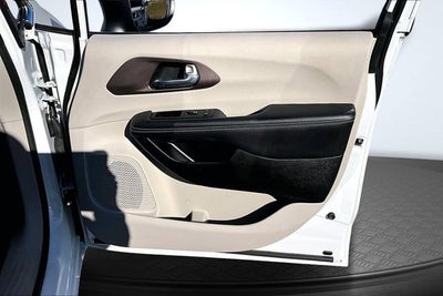 2024 Chrysler Voyager LX