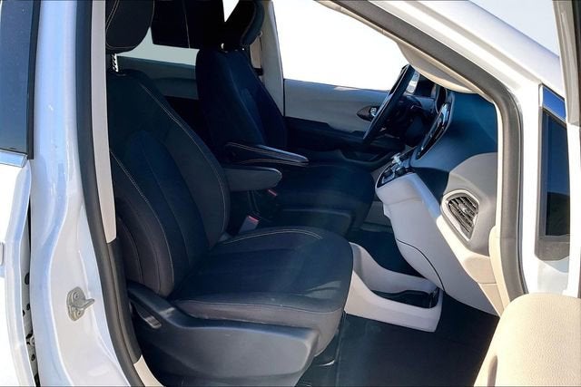 2024 Chrysler Voyager LX