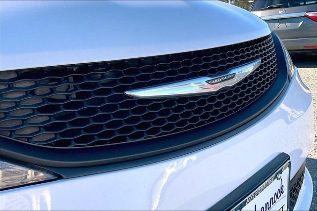 2024 Chrysler Voyager LX