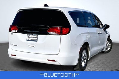 2024 Chrysler Voyager LX