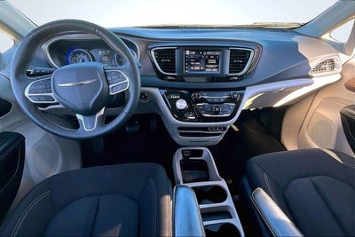 2024 Chrysler Voyager LX