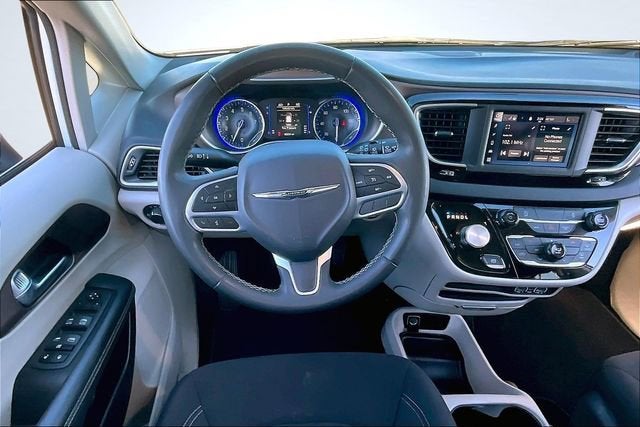 2024 Chrysler Voyager LX