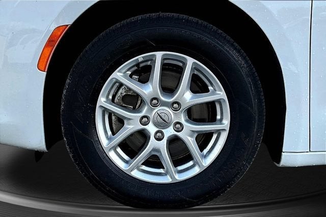 2022 Chrysler Voyager LX