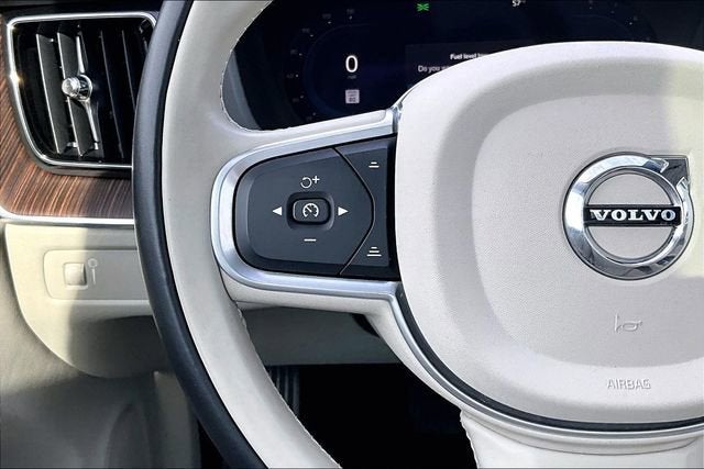 2022 Volvo XC60 Momentum