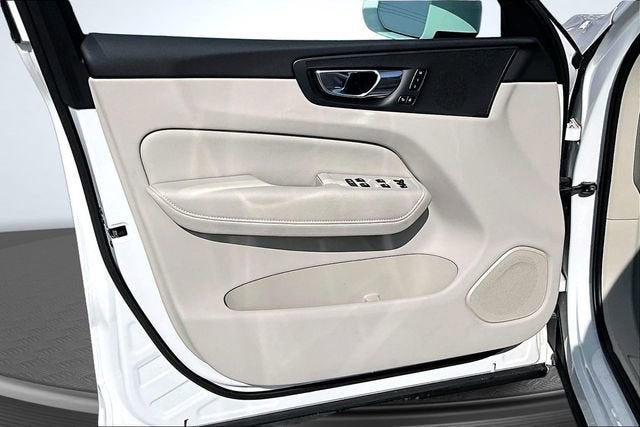 2022 Volvo XC60 Momentum