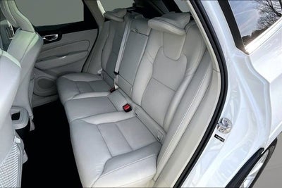 2022 Volvo XC60 Momentum