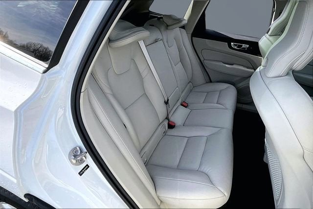 2022 Volvo XC60 Momentum