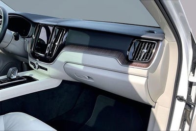 2022 Volvo XC60 Momentum