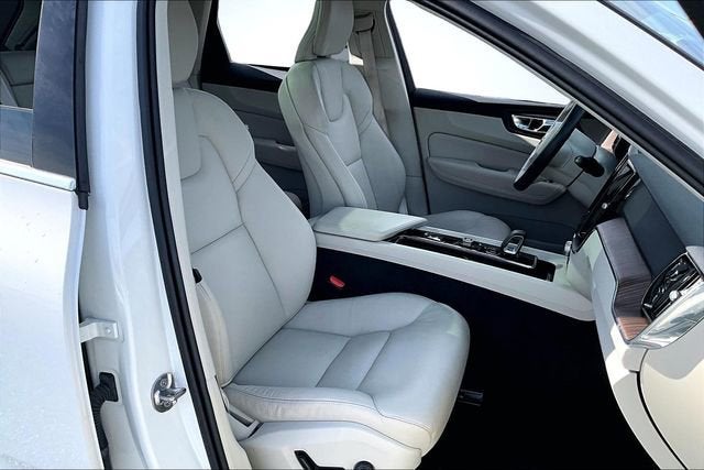 2022 Volvo XC60 Momentum