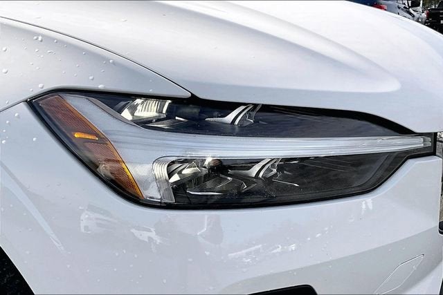 2022 Volvo XC60 Momentum