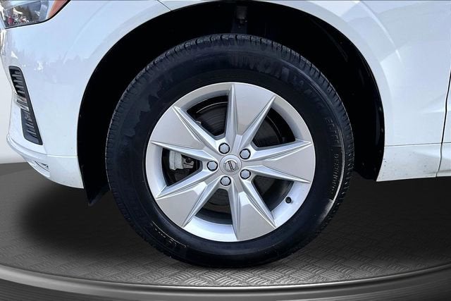 2022 Volvo XC60 Momentum