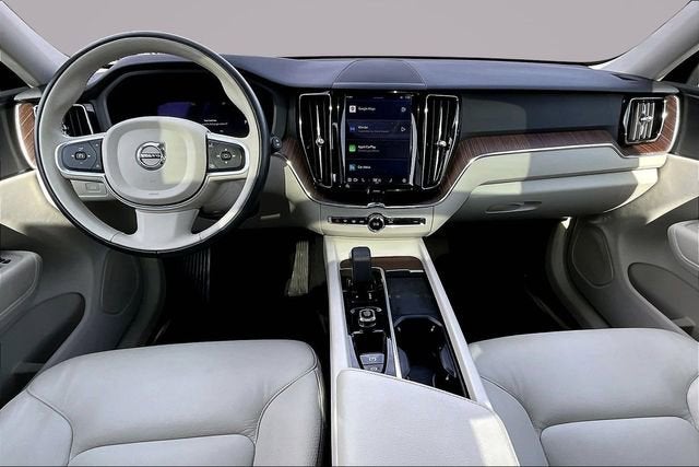 2022 Volvo XC60 Momentum