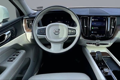 2022 Volvo XC60 Momentum