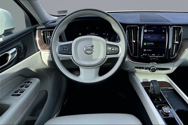 2022 Volvo XC60 Momentum